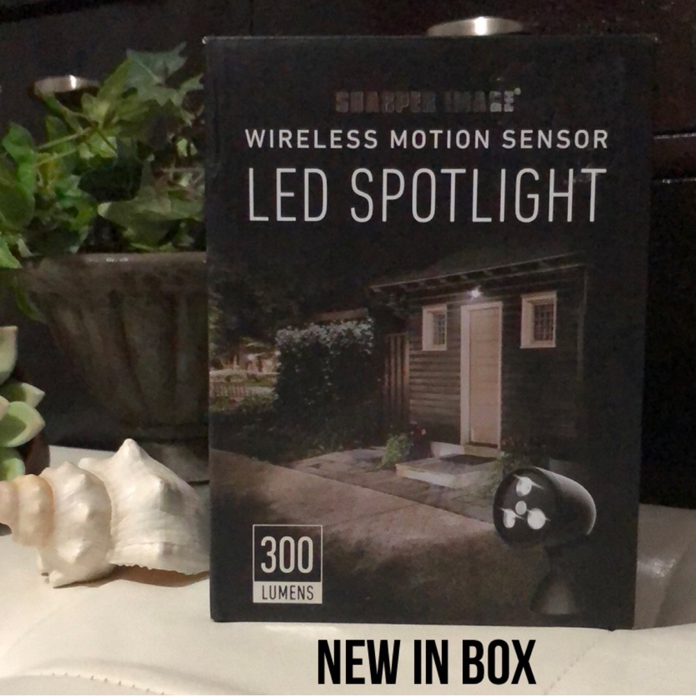 NEW Sharper Image Wireless Motion Sensor LED Spotlight-300 Lumens-Black